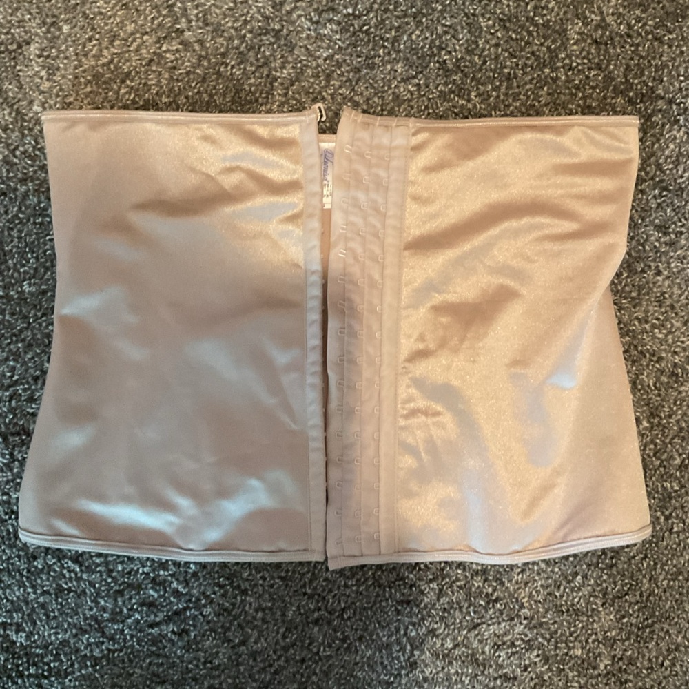 Waist shaper